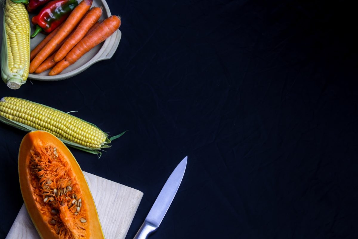 sliced squash near corn and carrots